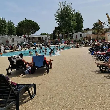 Les Sables Du Midi Camping *