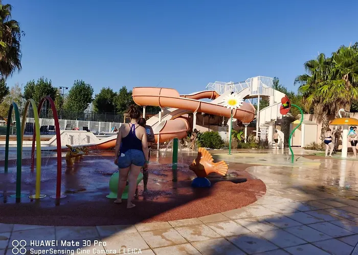 Les Sables Du Midi Camping *